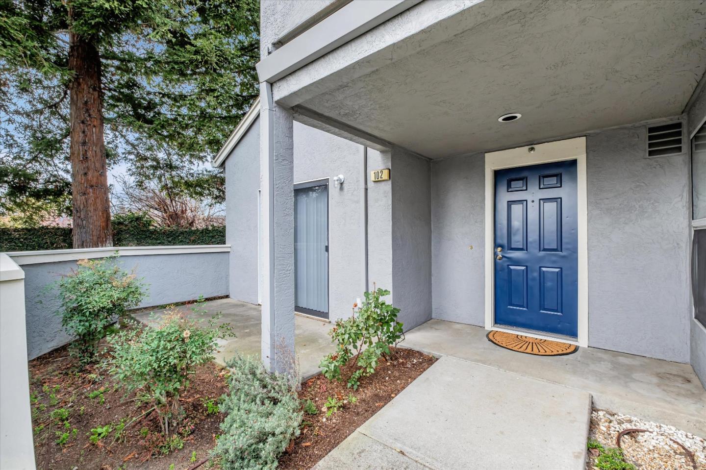 Detail Gallery Image 5 of 33 For 102 Crossing Ct, Hayward,  CA 94544 - 2 Beds | 1 Baths