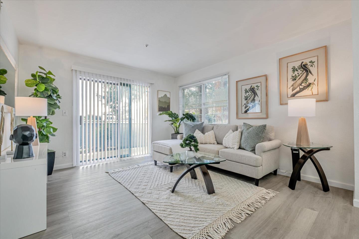 Detail Gallery Image 6 of 33 For 102 Crossing Ct, Hayward,  CA 94544 - 2 Beds | 1 Baths