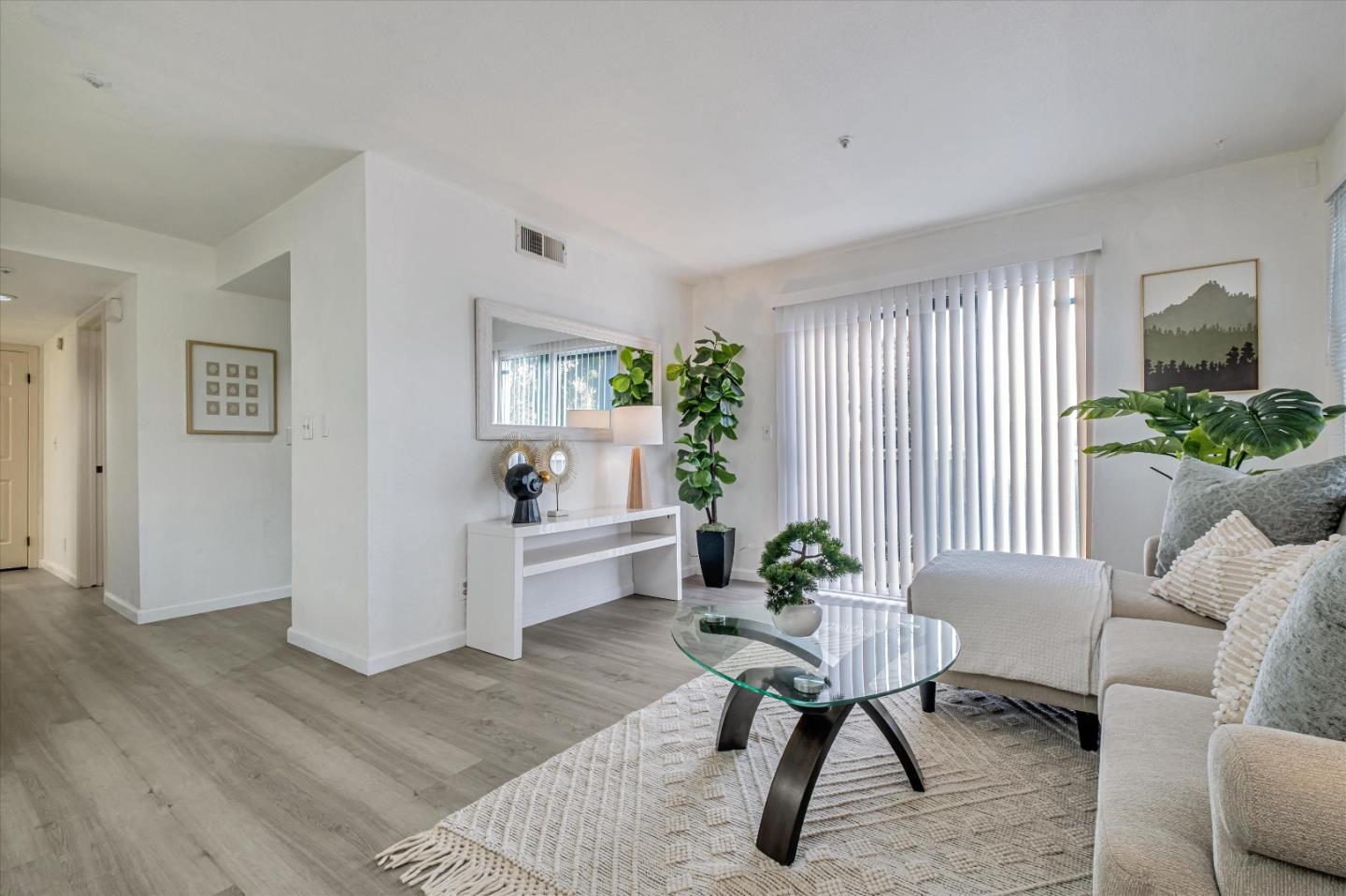 Detail Gallery Image 7 of 33 For 102 Crossing Ct, Hayward,  CA 94544 - 2 Beds | 1 Baths