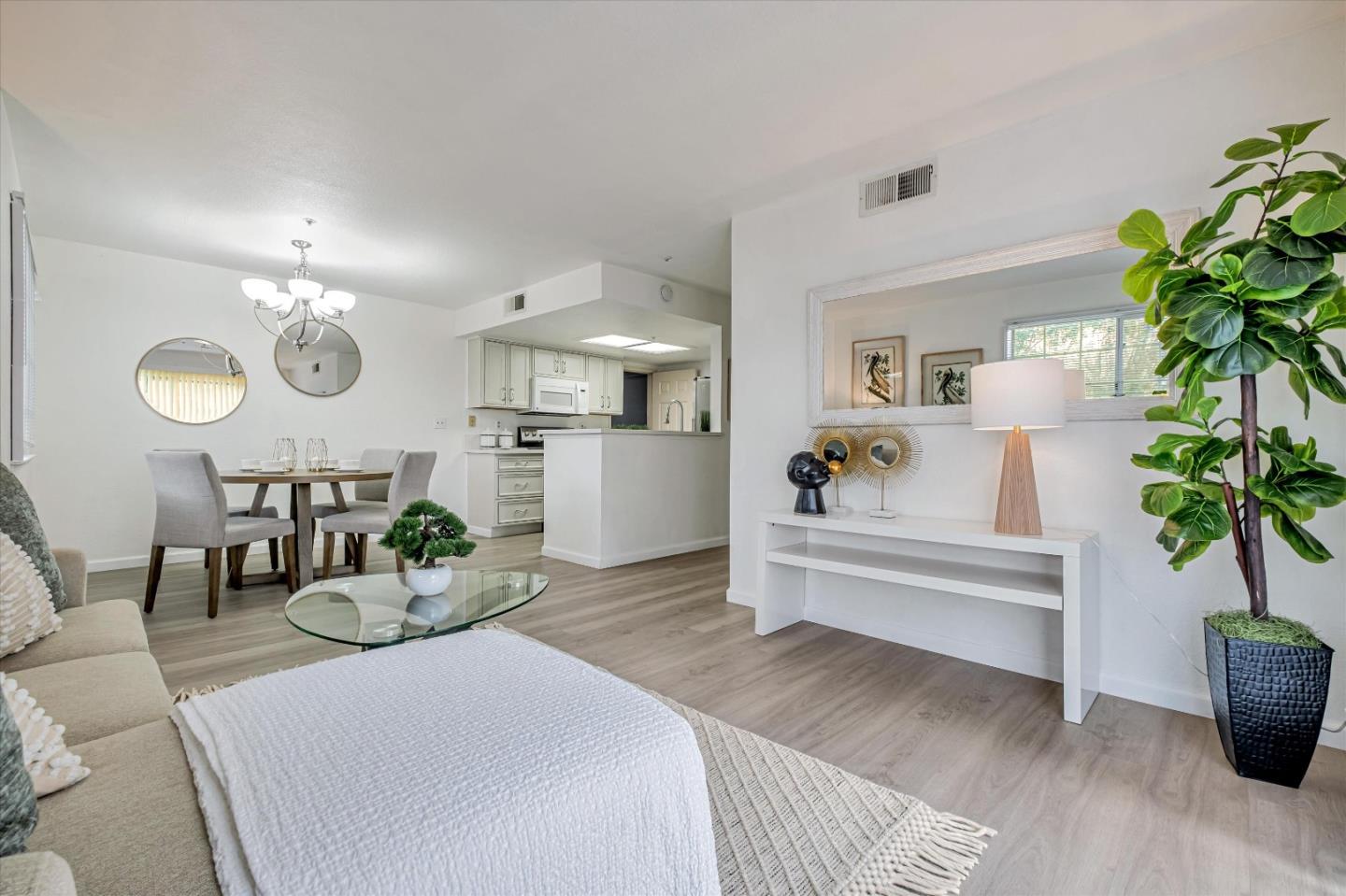 Detail Gallery Image 9 of 33 For 102 Crossing Ct, Hayward,  CA 94544 - 2 Beds | 1 Baths