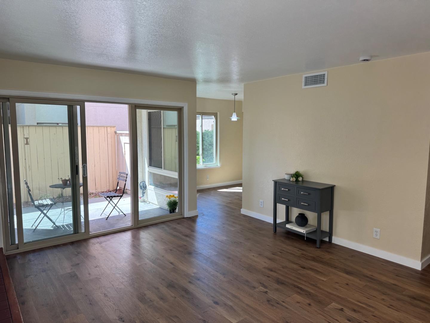 Detail Gallery Image 10 of 27 For 2412 N Main St #C,  Salinas,  CA 93906 - 2 Beds | 1/1 Baths