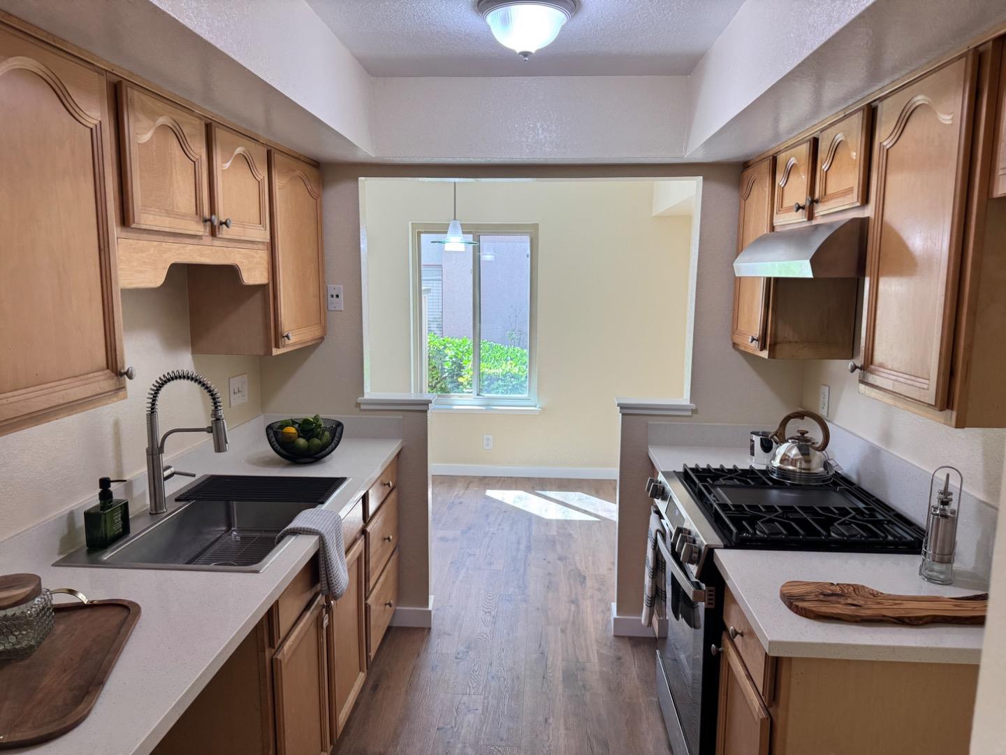 Detail Gallery Image 12 of 27 For 2412 N Main St #C,  Salinas,  CA 93906 - 2 Beds | 1/1 Baths