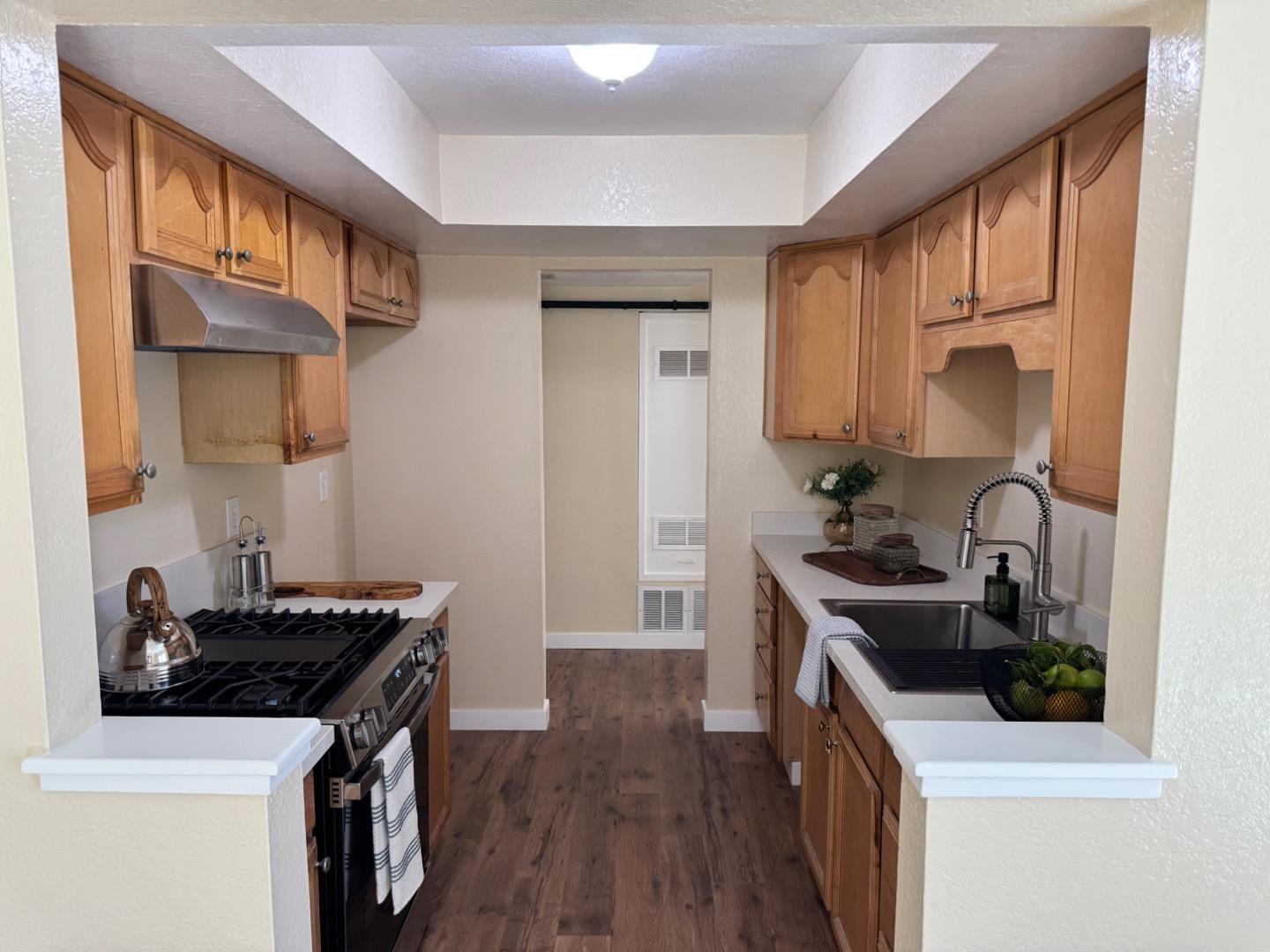 Detail Gallery Image 13 of 27 For 2412 N Main St #C,  Salinas,  CA 93906 - 2 Beds | 1/1 Baths