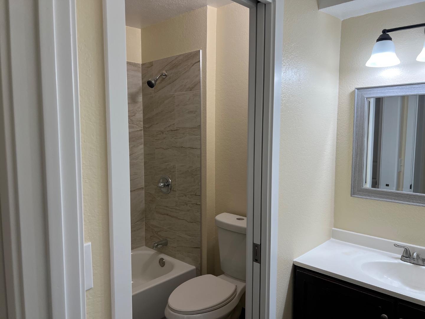 Detail Gallery Image 16 of 27 For 2412 N Main St #C,  Salinas,  CA 93906 - 2 Beds | 1/1 Baths