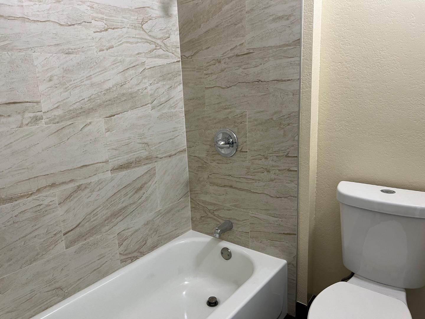 Detail Gallery Image 17 of 27 For 2412 N Main St #C,  Salinas,  CA 93906 - 2 Beds | 1/1 Baths
