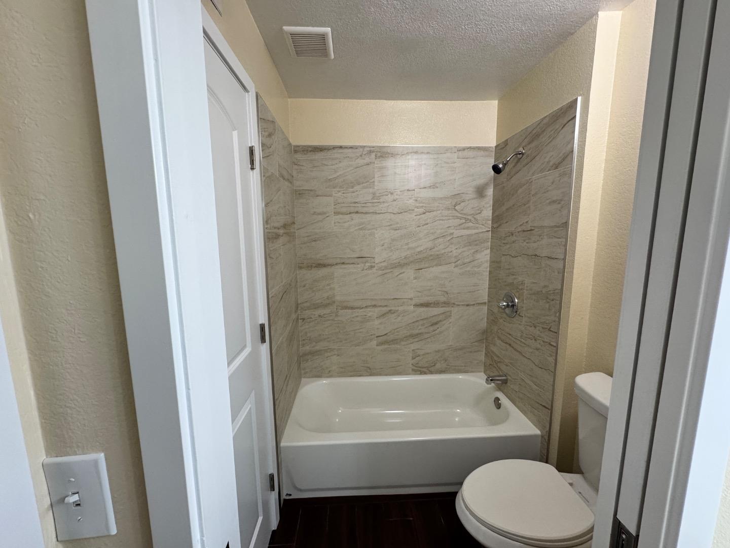 Detail Gallery Image 18 of 27 For 2412 N Main St #C,  Salinas,  CA 93906 - 2 Beds | 1/1 Baths