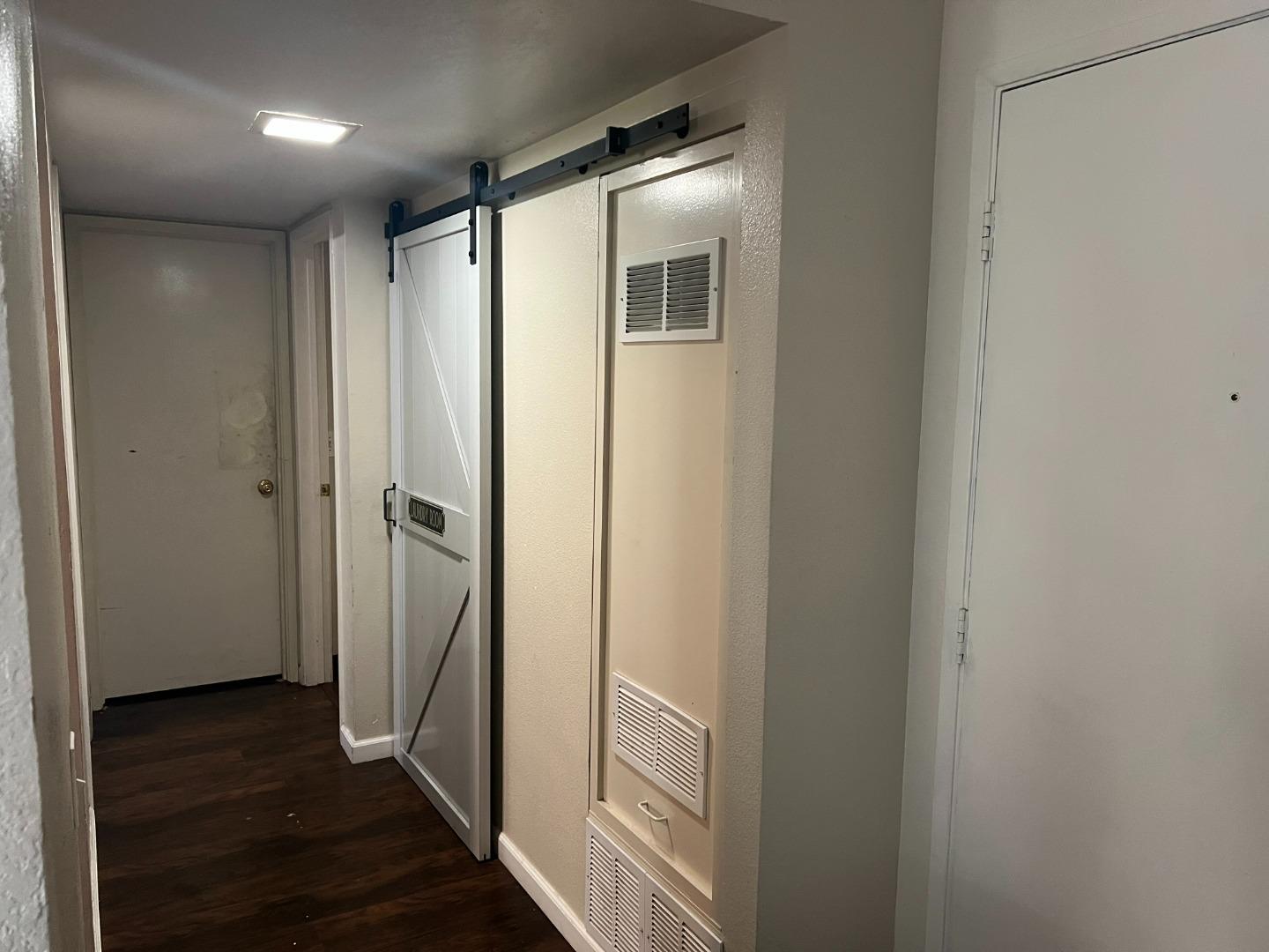 Detail Gallery Image 4 of 9 For 2412 N Main St #C,  Salinas,  CA 93906 - 2 Beds | 1/1 Baths