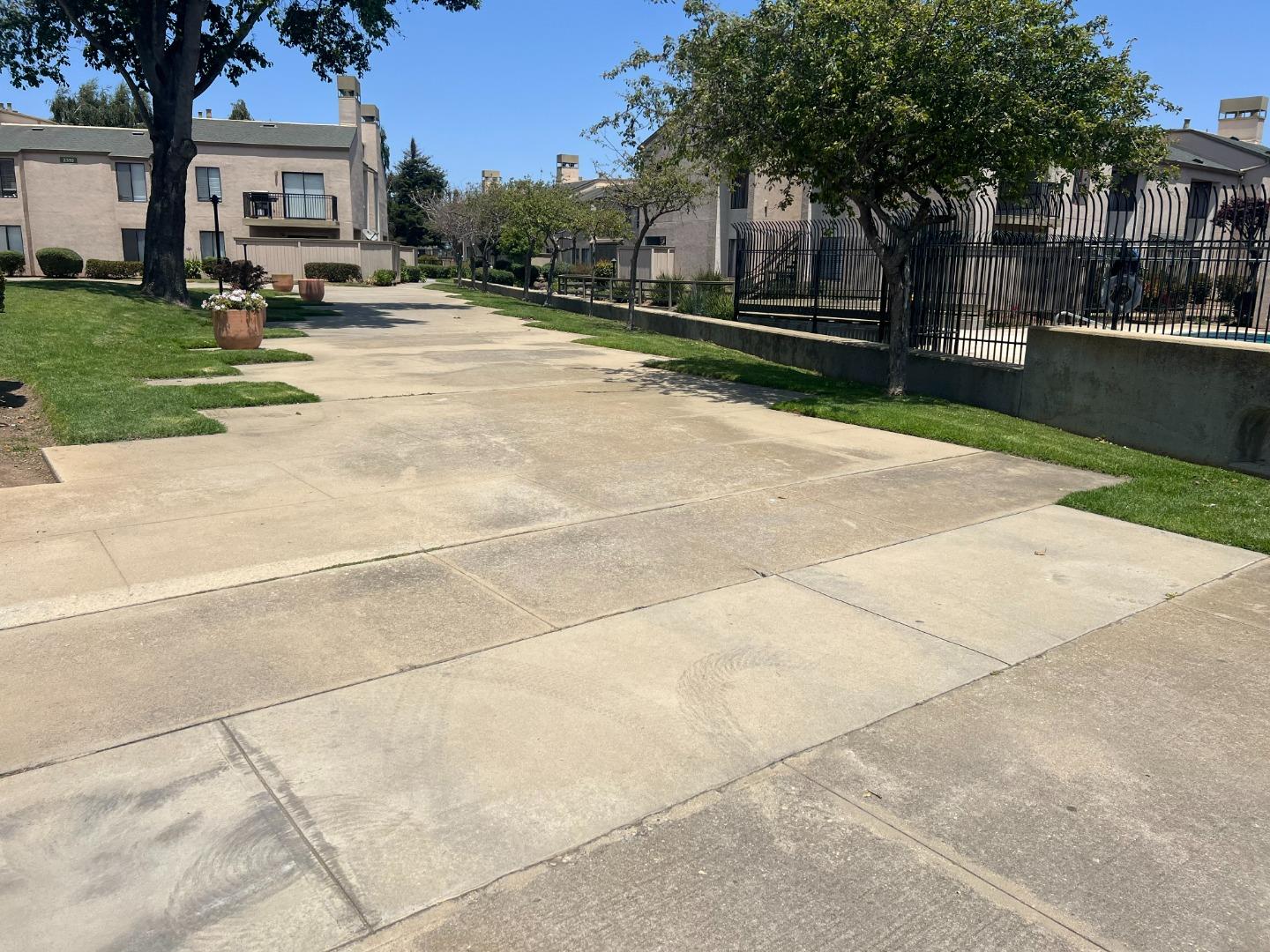 Detail Gallery Image 7 of 9 For 2412 N Main St #C,  Salinas,  CA 93906 - 2 Beds | 1/1 Baths