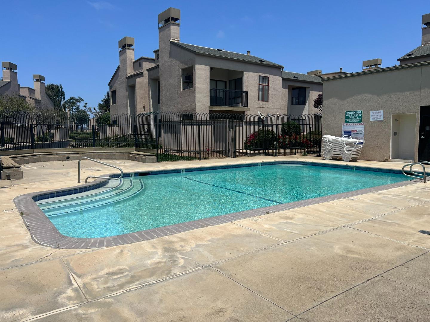 Detail Gallery Image 9 of 9 For 2412 N Main St #C,  Salinas,  CA 93906 - 2 Beds | 1/1 Baths