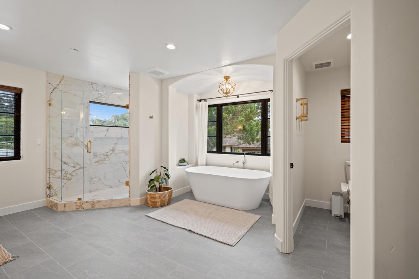 Detail Gallery Image 15 of 34 For 543 Asilomar Blvd, Pacific Grove,  CA 93950 - 5 Beds | 5/1 Baths