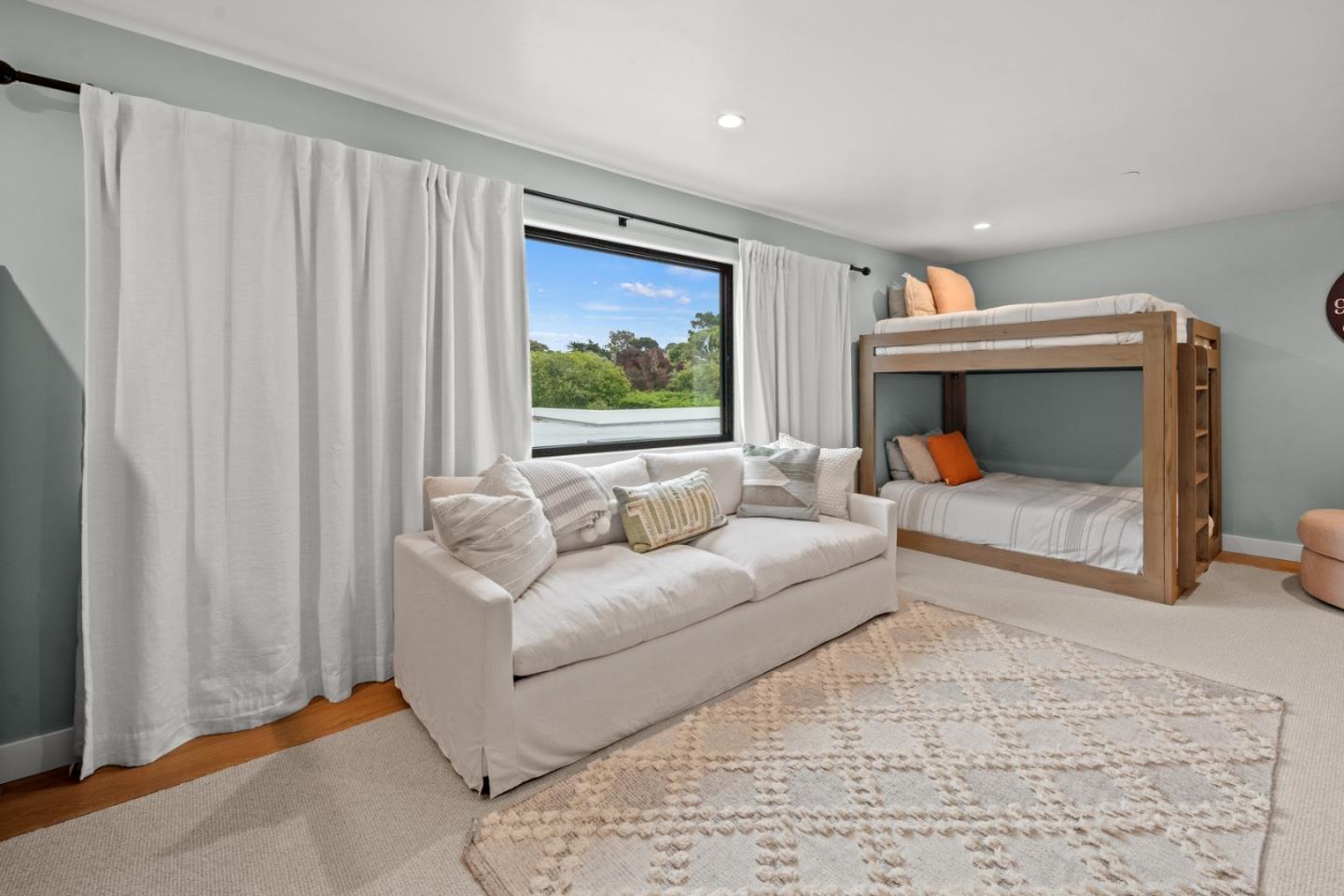 Detail Gallery Image 19 of 34 For 543 Asilomar Blvd, Pacific Grove,  CA 93950 - 5 Beds | 5/1 Baths