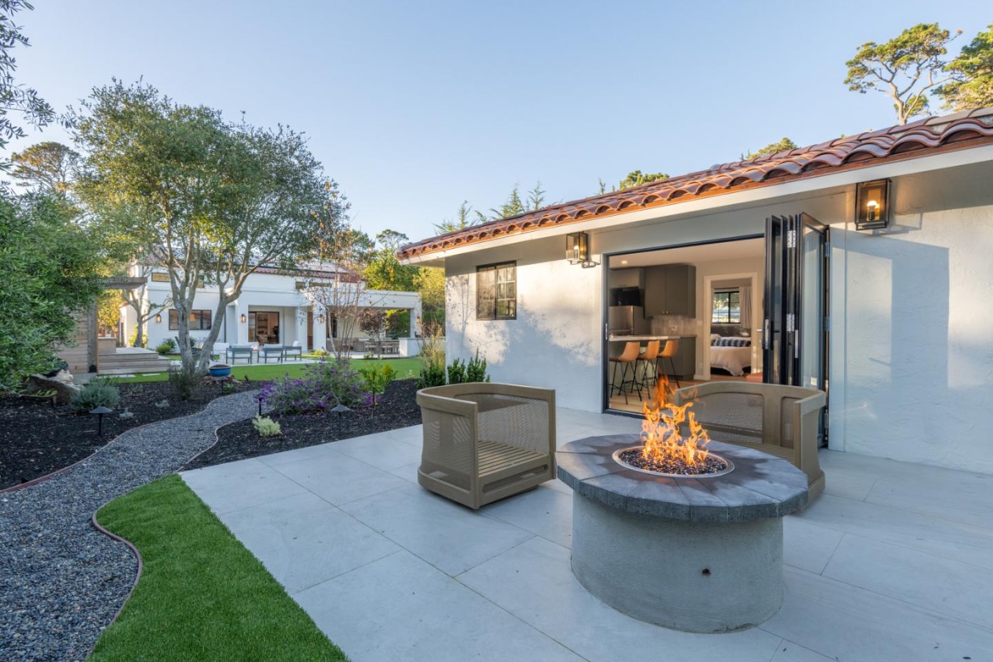 Detail Gallery Image 27 of 34 For 543 Asilomar Blvd, Pacific Grove,  CA 93950 - 5 Beds | 5/1 Baths