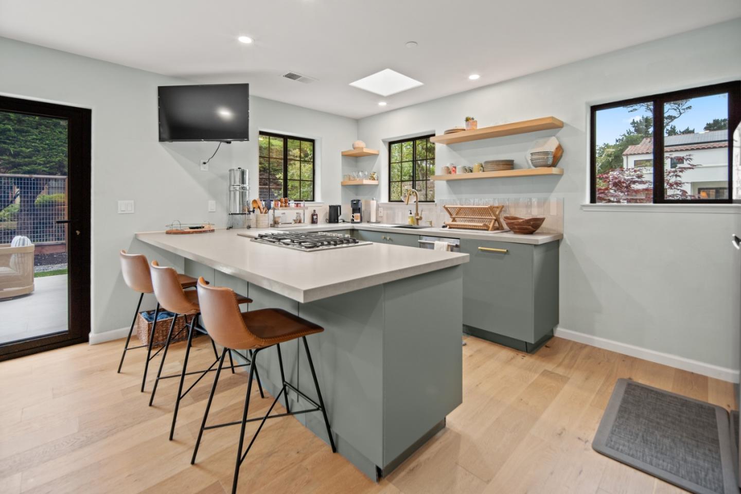 Detail Gallery Image 28 of 34 For 543 Asilomar Blvd, Pacific Grove,  CA 93950 - 5 Beds | 5/1 Baths