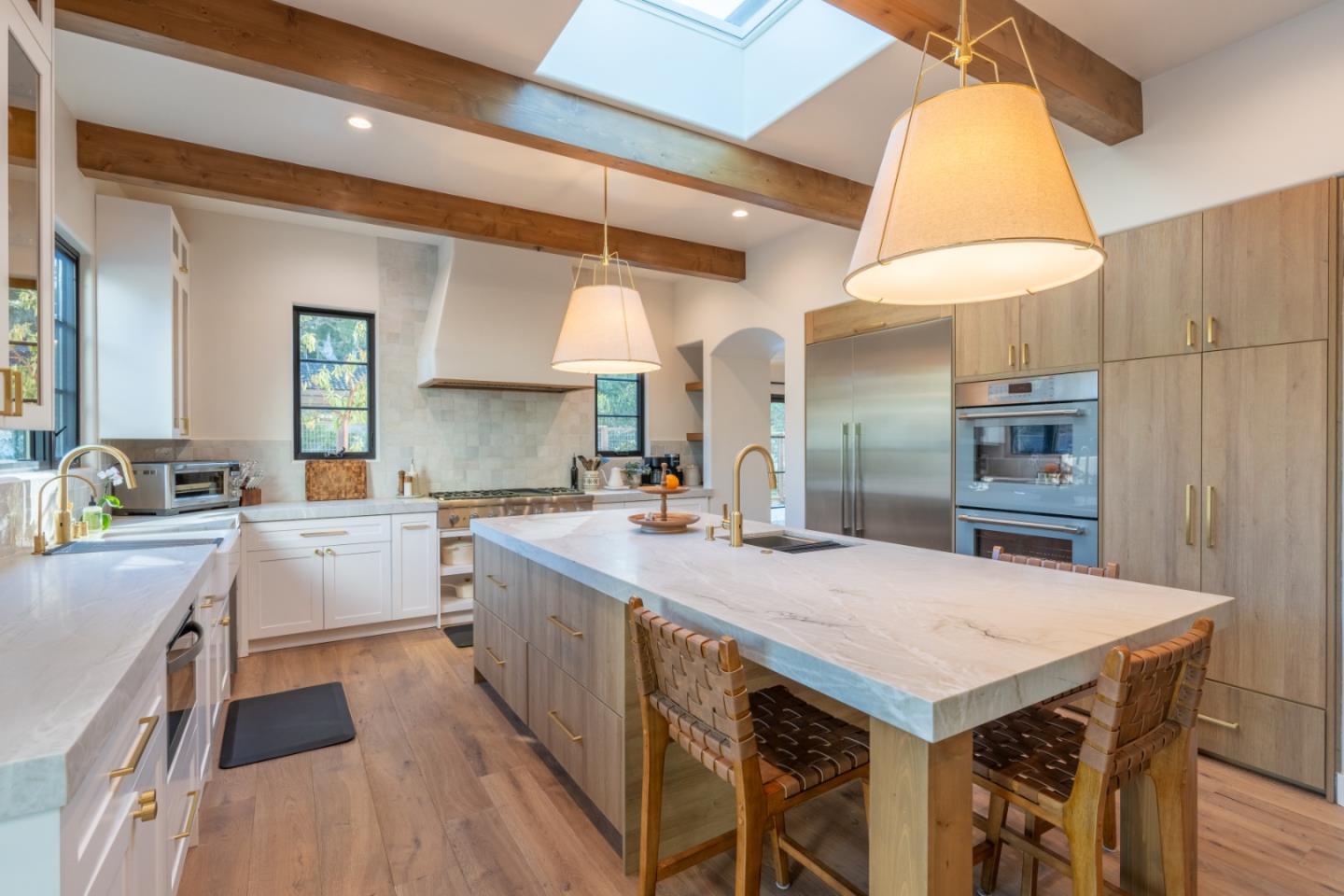Detail Gallery Image 3 of 34 For 543 Asilomar Blvd, Pacific Grove,  CA 93950 - 5 Beds | 5/1 Baths