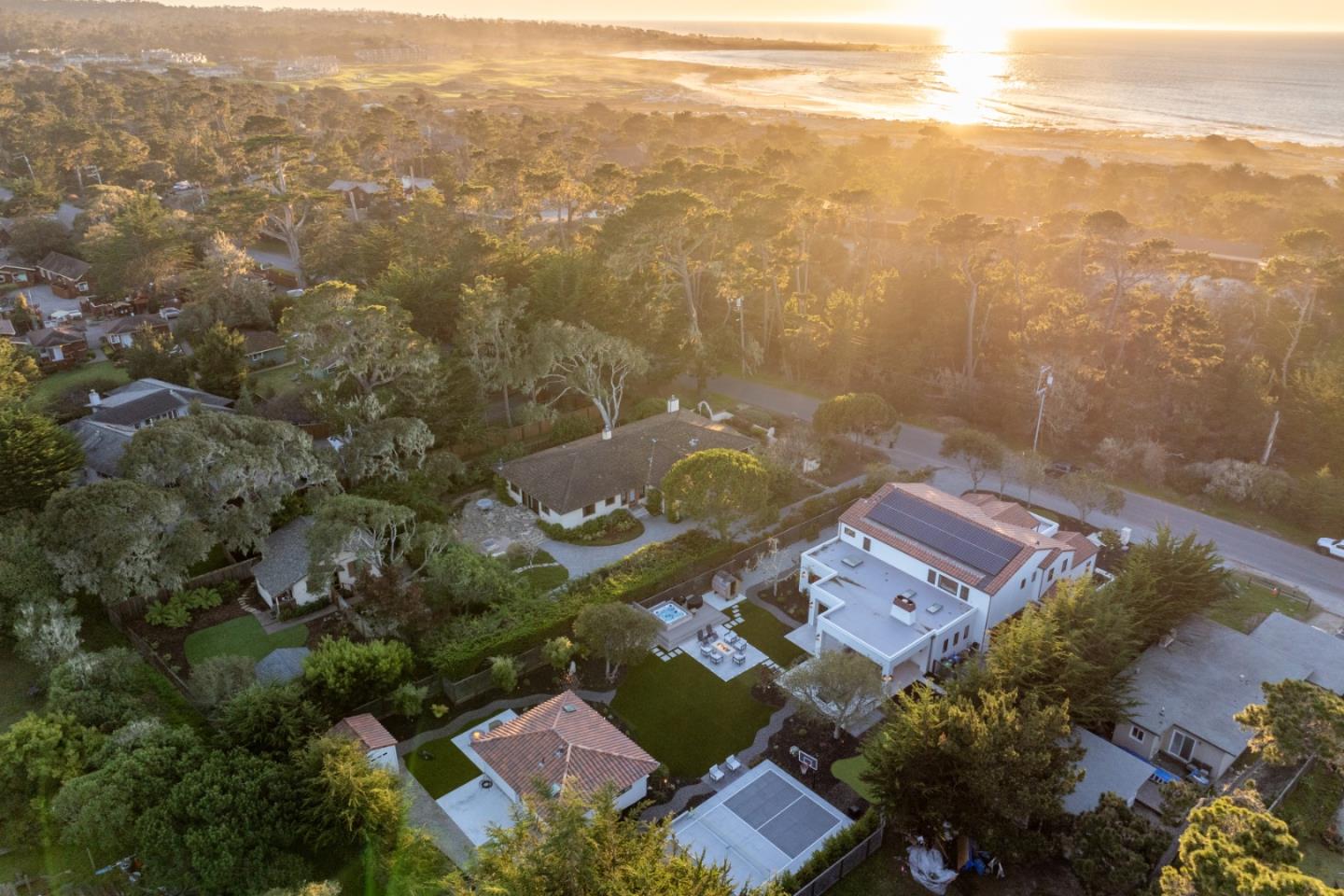Detail Gallery Image 33 of 34 For 543 Asilomar Blvd, Pacific Grove,  CA 93950 - 5 Beds | 5/1 Baths