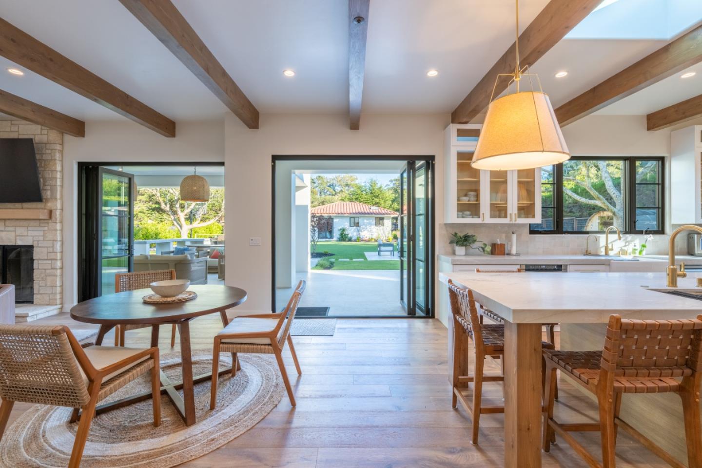 Detail Gallery Image 5 of 34 For 543 Asilomar Blvd, Pacific Grove,  CA 93950 - 5 Beds | 5/1 Baths