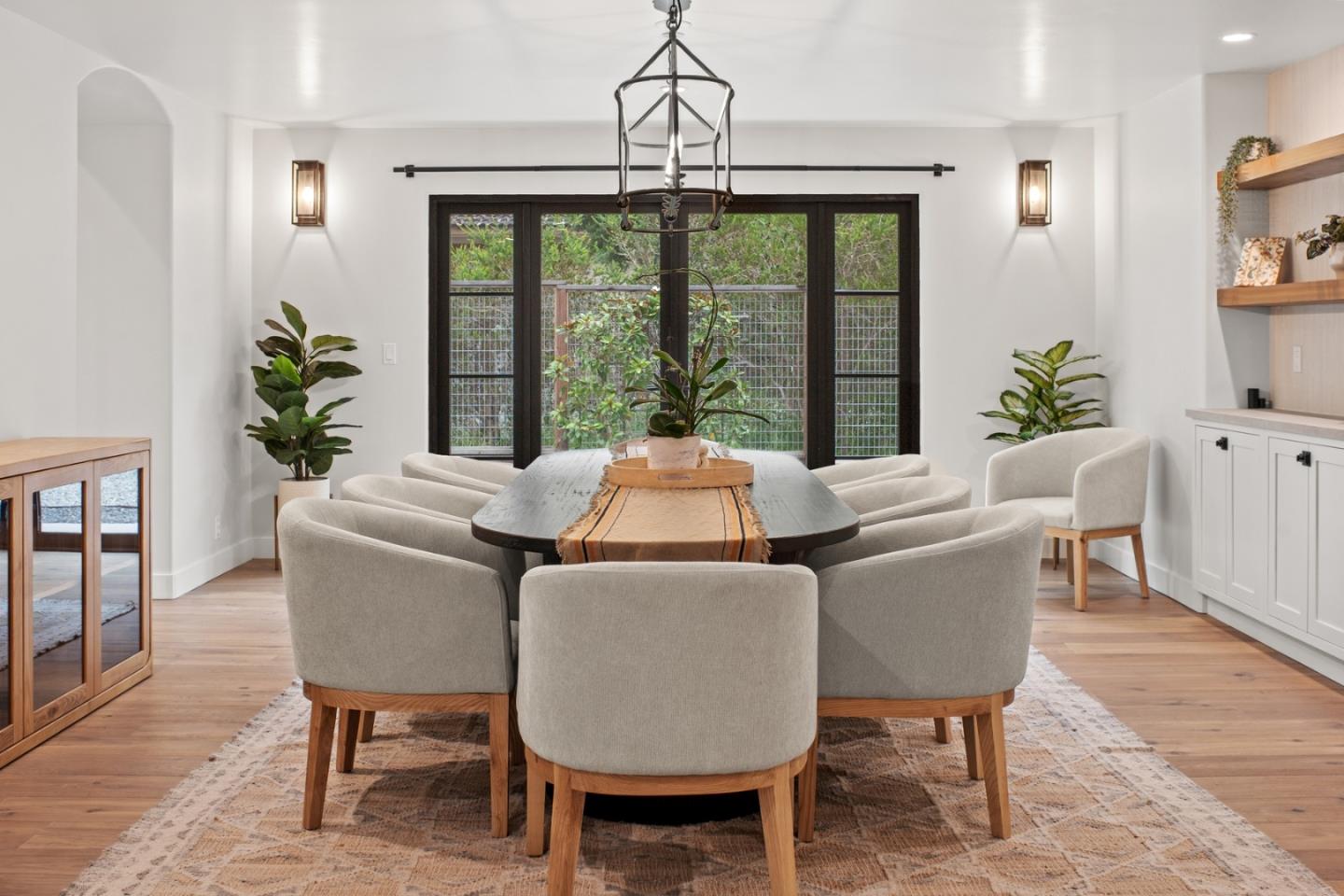 Detail Gallery Image 7 of 34 For 543 Asilomar Blvd, Pacific Grove,  CA 93950 - 5 Beds | 5/1 Baths