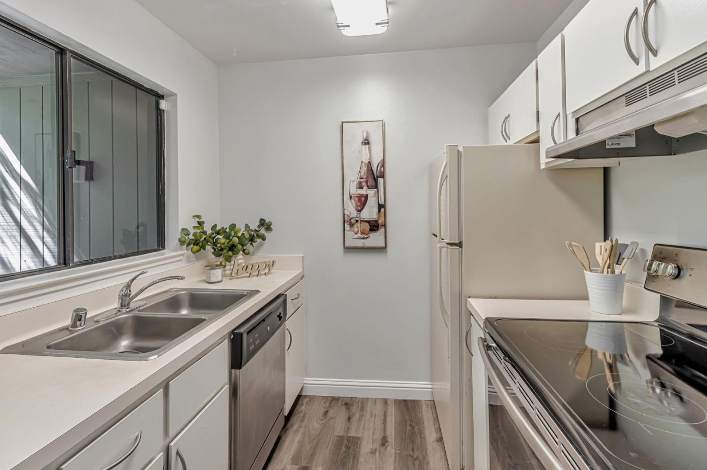 Detail Gallery Image 6 of 25 For 3033 Kaiser Dr #H,  Santa Clara,  CA 95051 - 1 Beds | 1 Baths