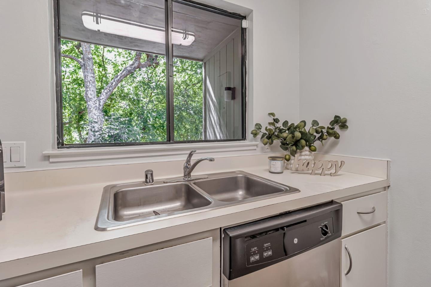 Detail Gallery Image 7 of 25 For 3033 Kaiser Dr #H,  Santa Clara,  CA 95051 - 1 Beds | 1 Baths