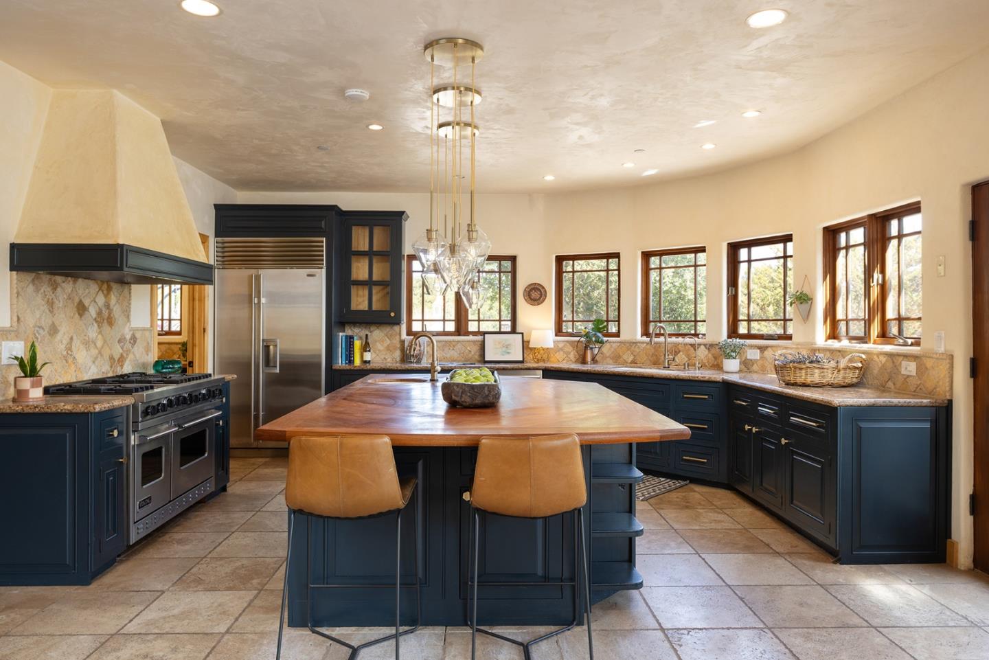 Detail Gallery Image 10 of 39 For 175 Chaparral Rd, Carmel Valley,  CA 93924 - 5 Beds | 2/1 Baths