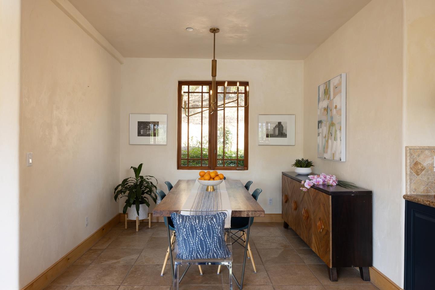 Detail Gallery Image 11 of 39 For 175 Chaparral Rd, Carmel Valley,  CA 93924 - 5 Beds | 2/1 Baths