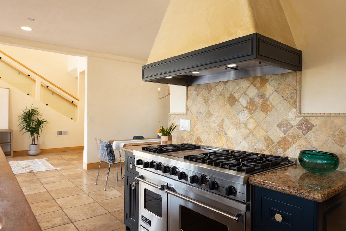 Detail Gallery Image 12 of 39 For 175 Chaparral Rd, Carmel Valley,  CA 93924 - 5 Beds | 2/1 Baths