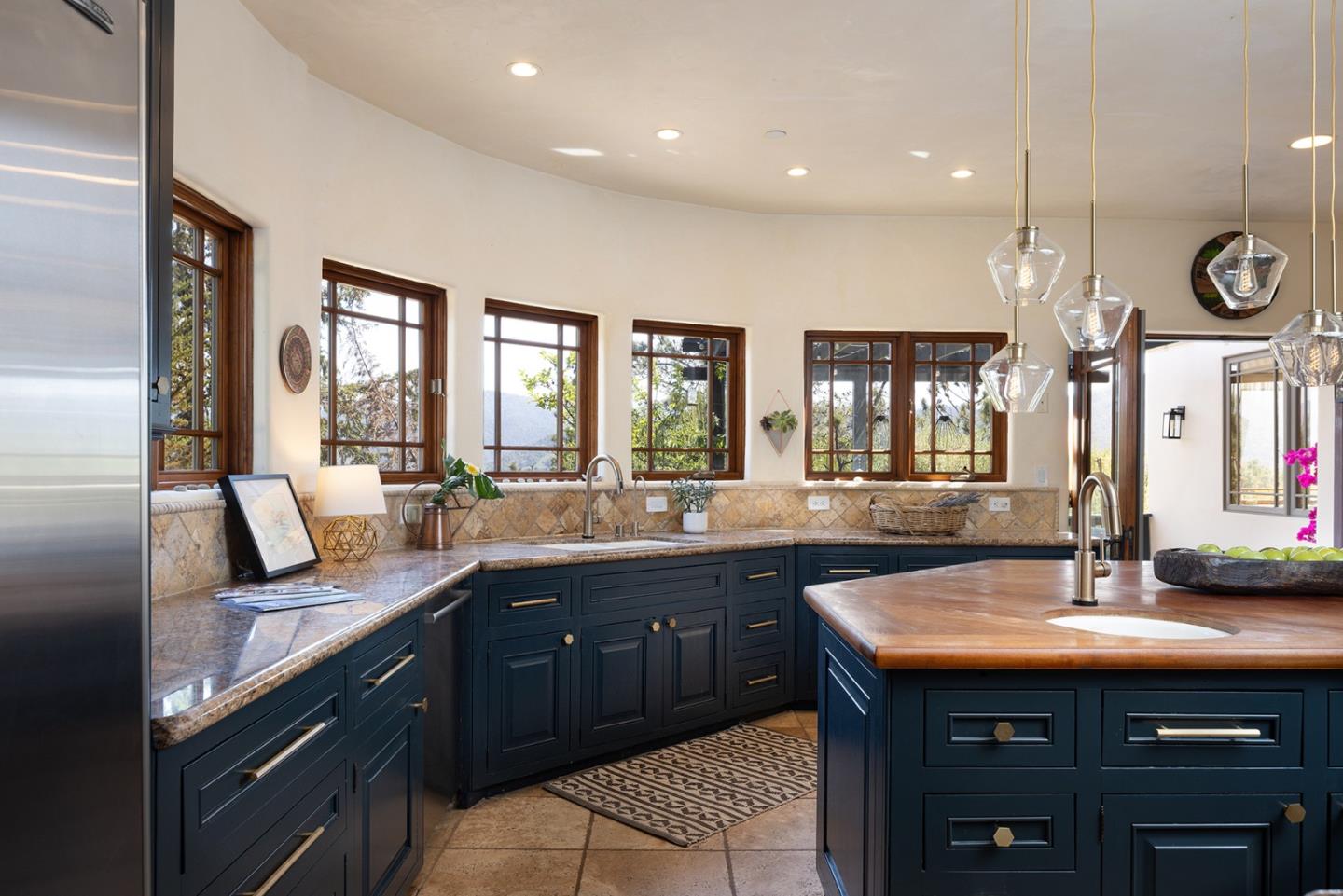Detail Gallery Image 14 of 39 For 175 Chaparral Rd, Carmel Valley,  CA 93924 - 5 Beds | 2/1 Baths