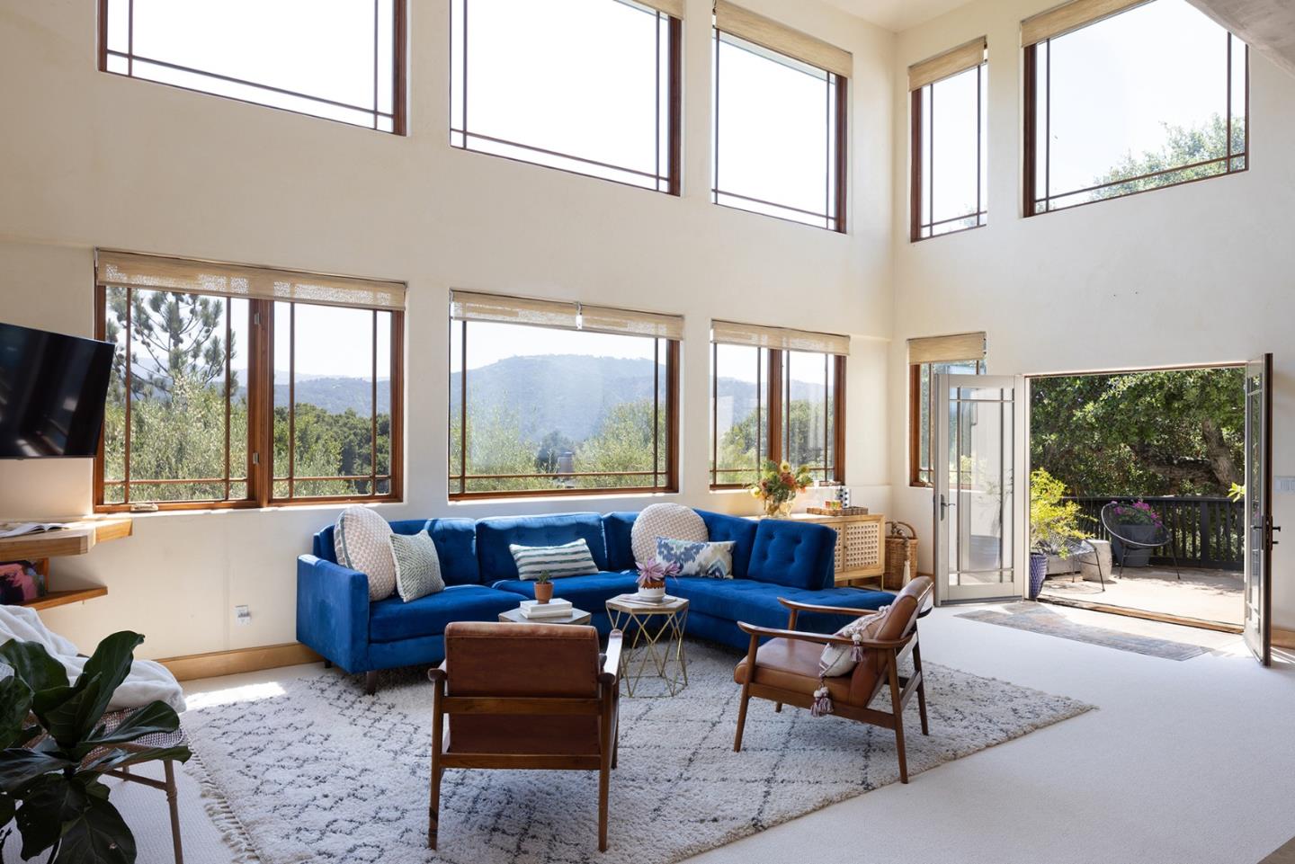 Detail Gallery Image 5 of 39 For 175 Chaparral Rd, Carmel Valley,  CA 93924 - 5 Beds | 2/1 Baths