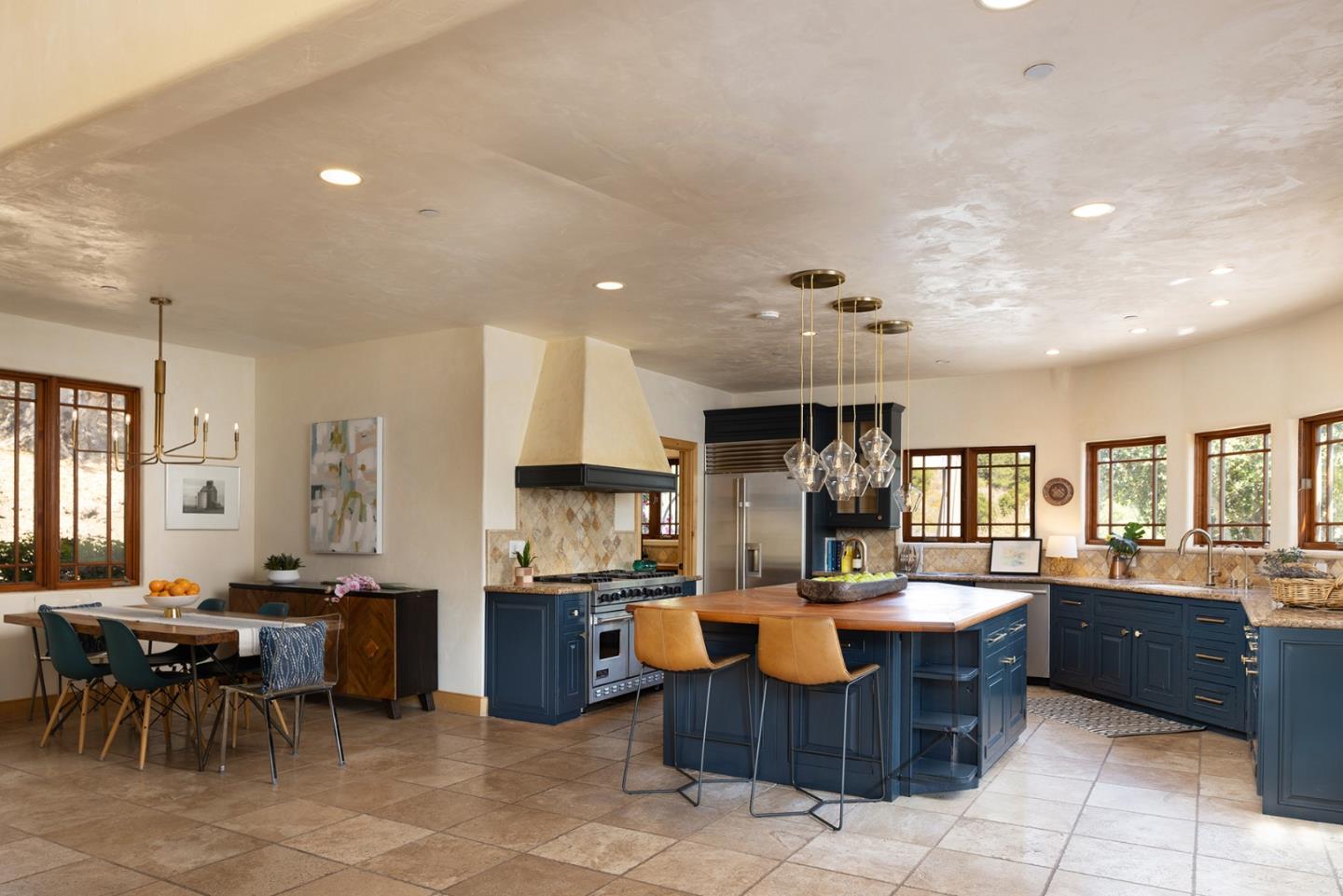 Detail Gallery Image 9 of 39 For 175 Chaparral Rd, Carmel Valley,  CA 93924 - 5 Beds | 2/1 Baths