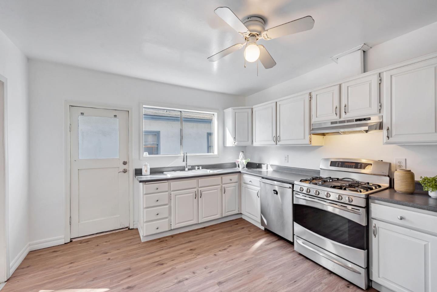 Detail Gallery Image 10 of 31 For 53 Cleaves Ave, San Jose,  CA 95126 - 3 Beds | 2 Baths