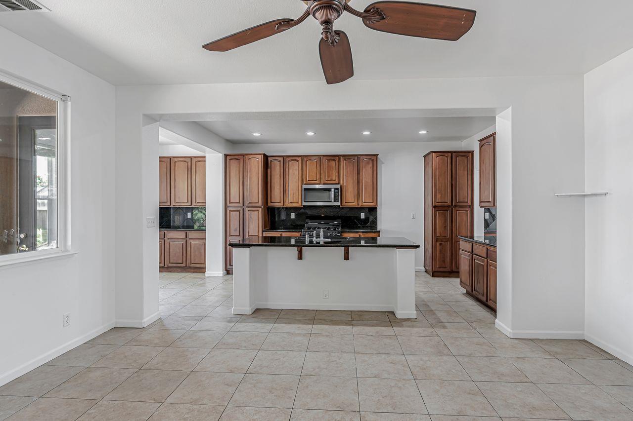 Detail Gallery Image 10 of 69 For 1619 Tumbleweed Way, Los Banos,  CA 93635 - 4 Beds | 3 Baths