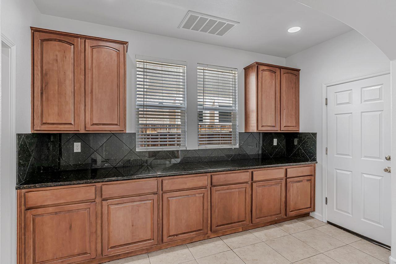 Detail Gallery Image 11 of 69 For 1619 Tumbleweed Way, Los Banos,  CA 93635 - 4 Beds | 3 Baths