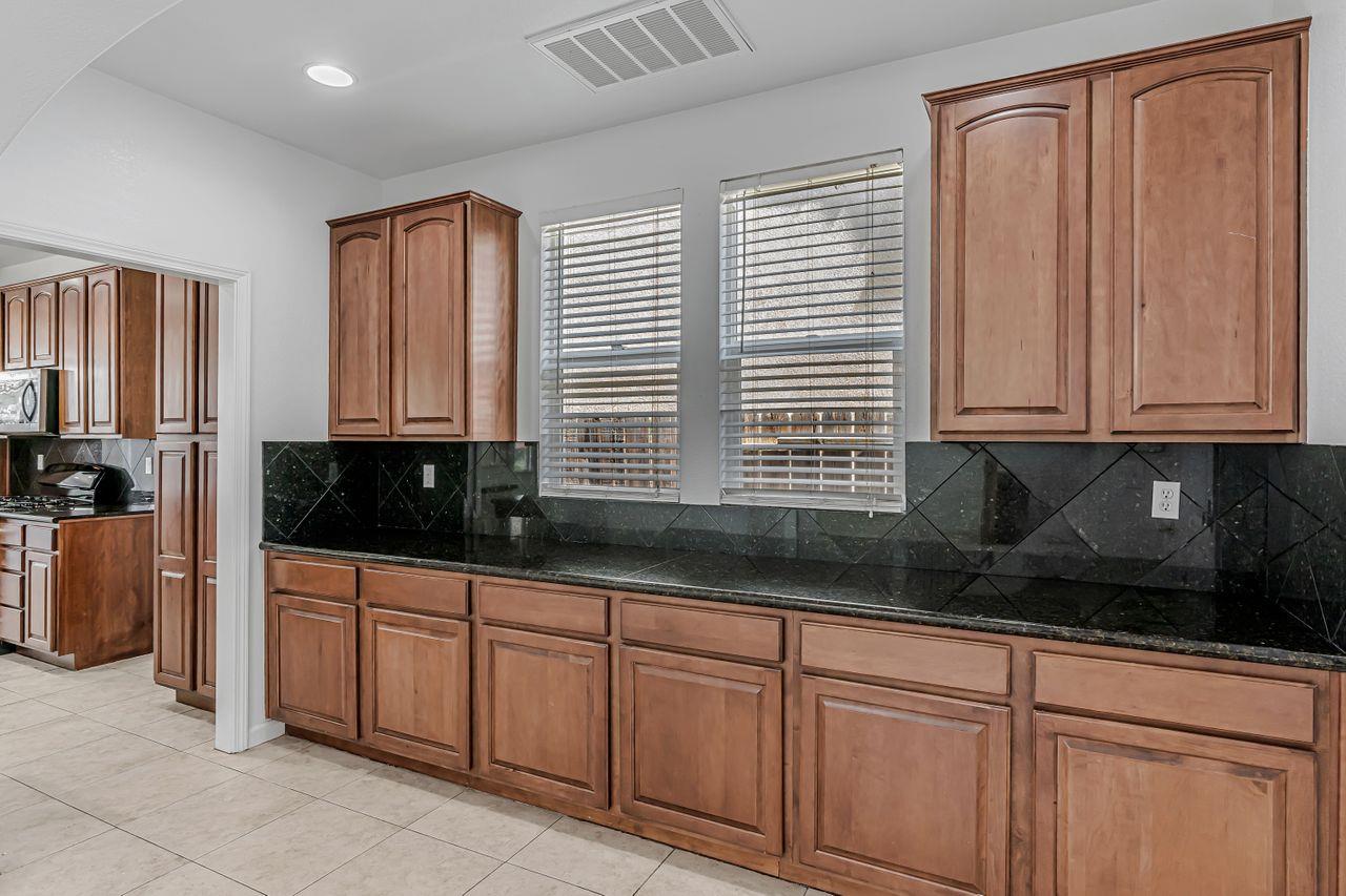 Detail Gallery Image 12 of 69 For 1619 Tumbleweed Way, Los Banos,  CA 93635 - 4 Beds | 3 Baths