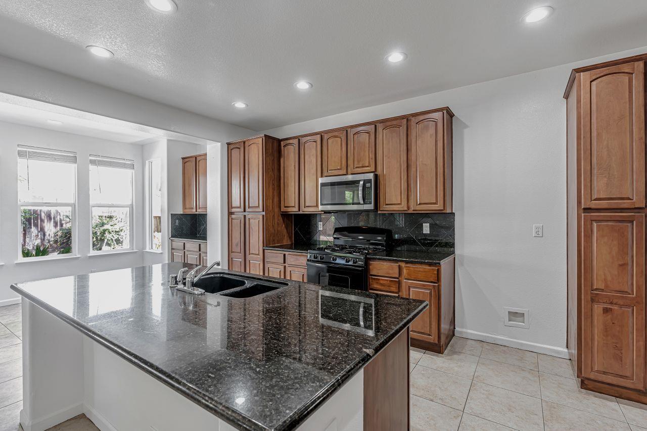 Detail Gallery Image 17 of 69 For 1619 Tumbleweed Way, Los Banos,  CA 93635 - 4 Beds | 3 Baths