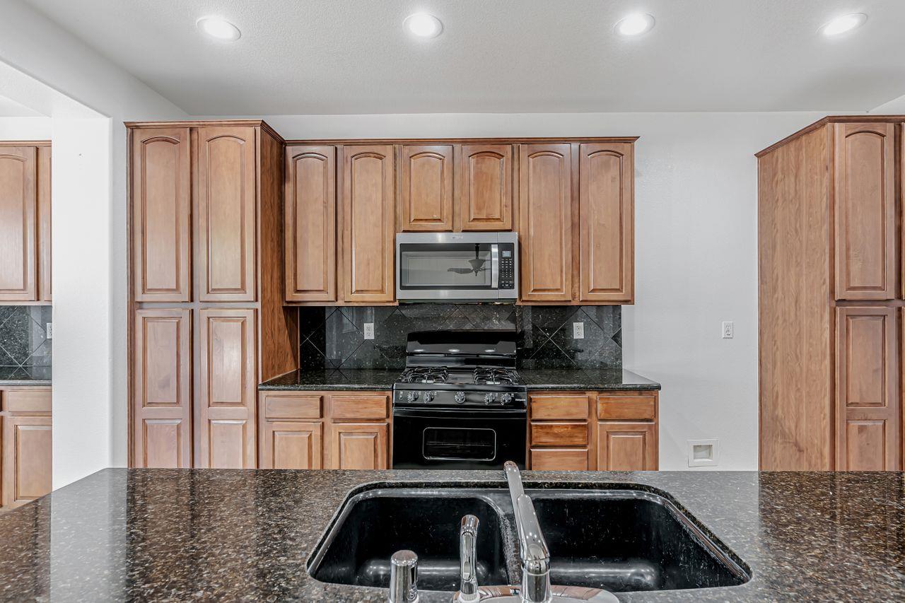 Detail Gallery Image 18 of 69 For 1619 Tumbleweed Way, Los Banos,  CA 93635 - 4 Beds | 3 Baths
