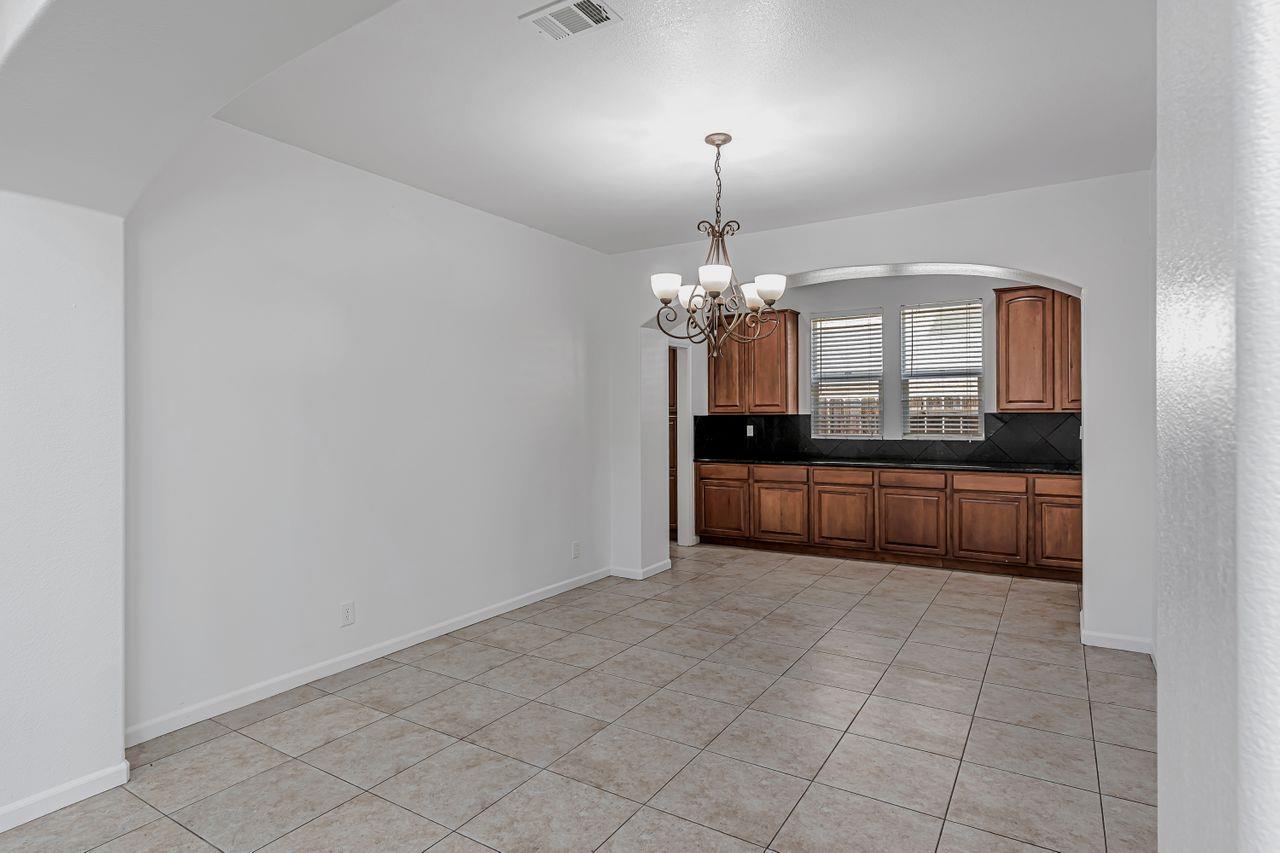 Detail Gallery Image 23 of 69 For 1619 Tumbleweed Way, Los Banos,  CA 93635 - 4 Beds | 3 Baths