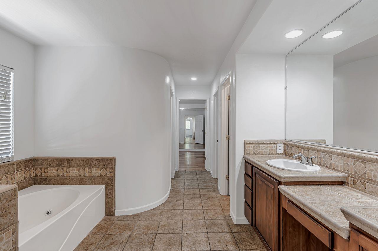Detail Gallery Image 58 of 69 For 1619 Tumbleweed Way, Los Banos,  CA 93635 - 4 Beds | 3 Baths
