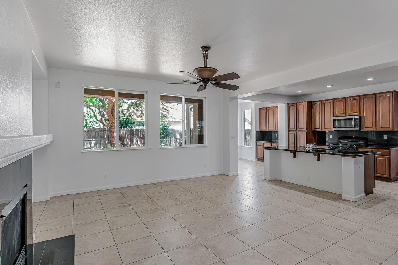 Detail Gallery Image 9 of 69 For 1619 Tumbleweed Way, Los Banos,  CA 93635 - 4 Beds | 3 Baths