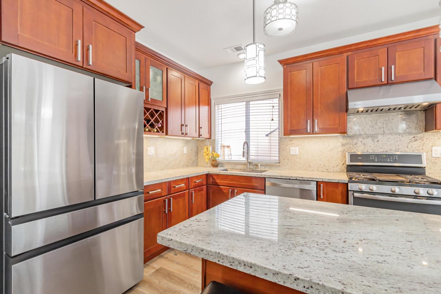 Detail Gallery Image 10 of 34 For 425 Knollcrest Ave, San Jose,  CA 95138 - 4 Beds | 2/1 Baths
