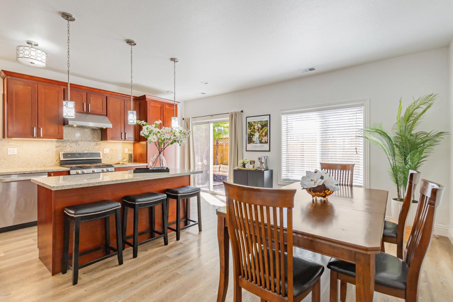 Detail Gallery Image 11 of 34 For 425 Knollcrest Ave, San Jose,  CA 95138 - 4 Beds | 2/1 Baths