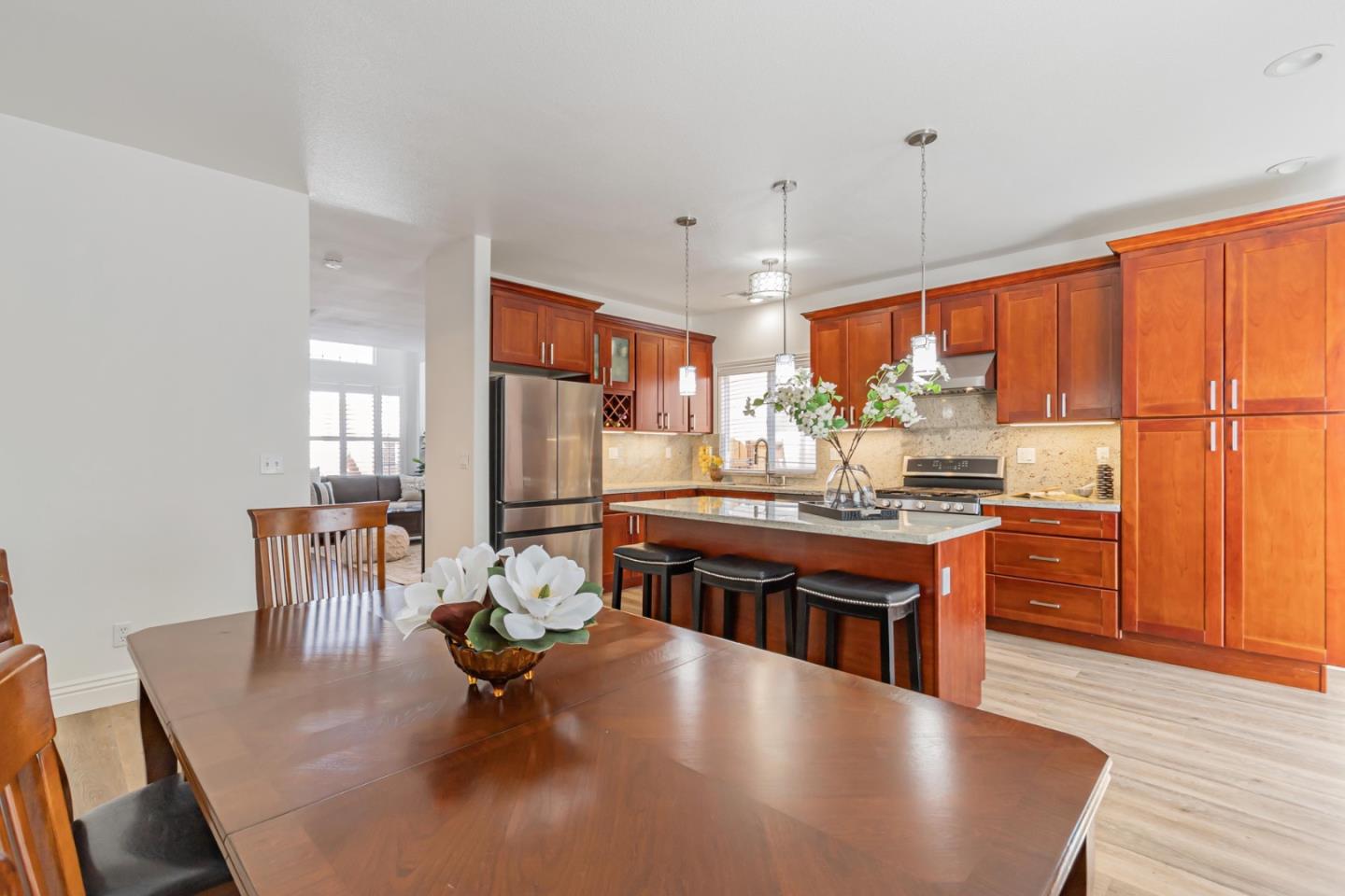 Detail Gallery Image 12 of 34 For 425 Knollcrest Ave, San Jose,  CA 95138 - 4 Beds | 2/1 Baths