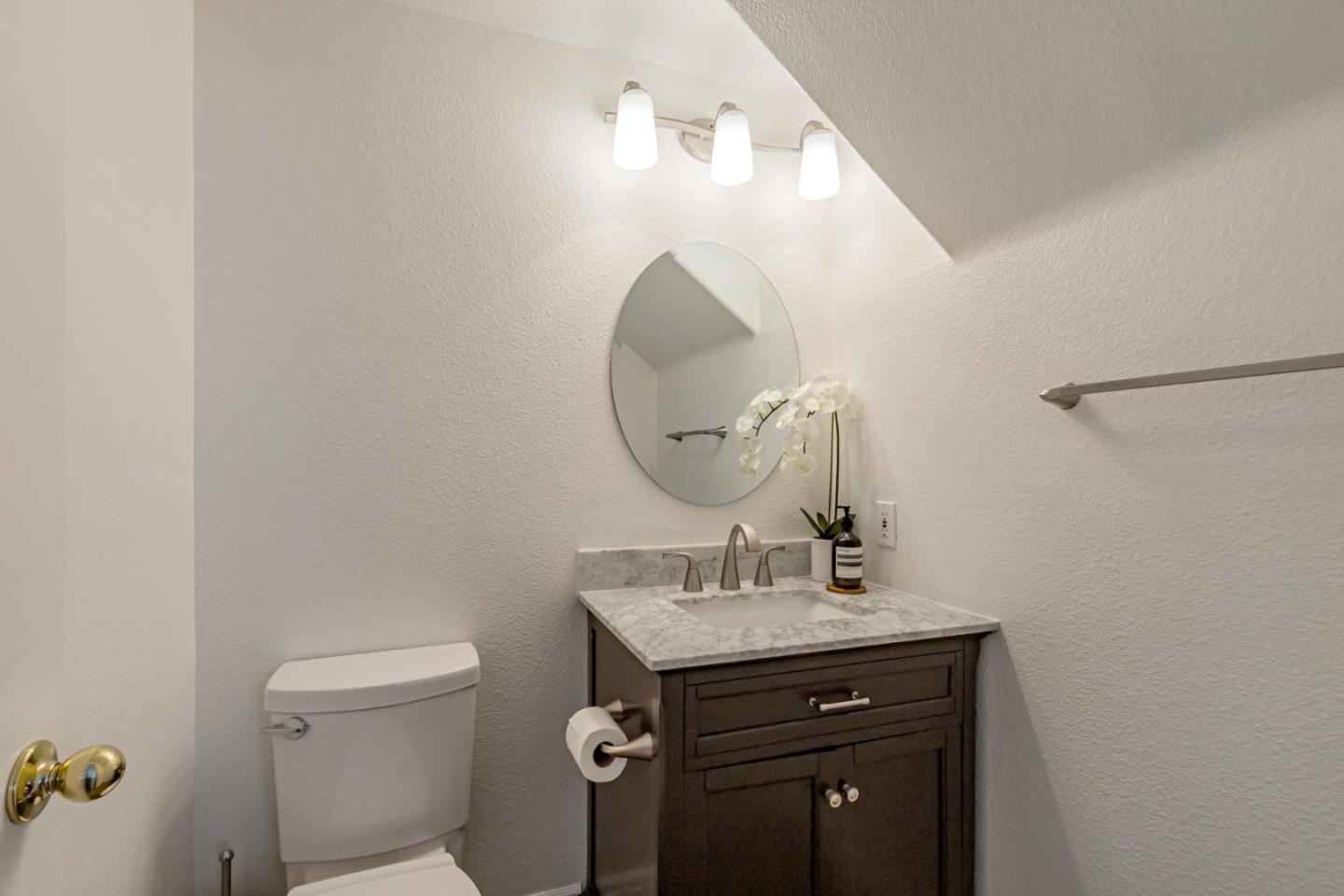 Detail Gallery Image 16 of 34 For 425 Knollcrest Ave, San Jose,  CA 95138 - 4 Beds | 2/1 Baths