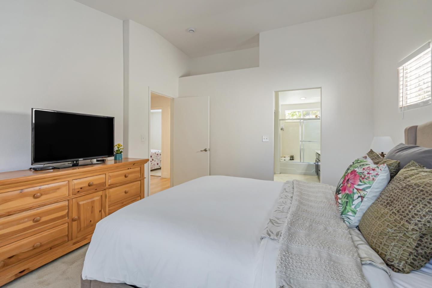 Detail Gallery Image 21 of 34 For 425 Knollcrest Ave, San Jose,  CA 95138 - 4 Beds | 2/1 Baths