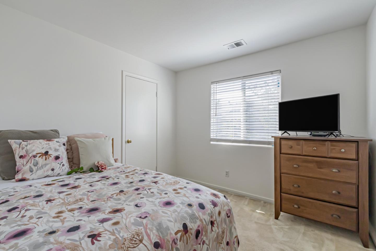 Detail Gallery Image 27 of 34 For 425 Knollcrest Ave, San Jose,  CA 95138 - 4 Beds | 2/1 Baths