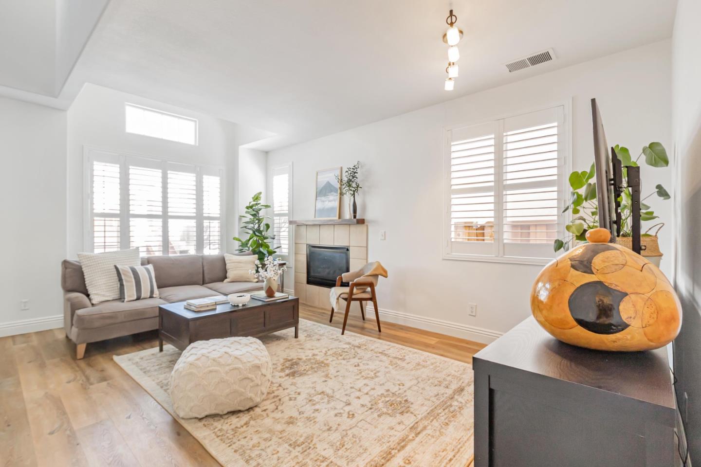 Detail Gallery Image 5 of 34 For 425 Knollcrest Ave, San Jose,  CA 95138 - 4 Beds | 2/1 Baths