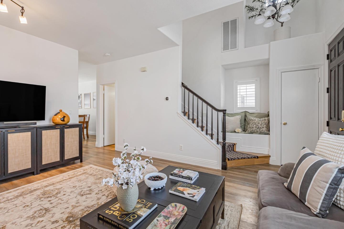 Detail Gallery Image 6 of 34 For 425 Knollcrest Ave, San Jose,  CA 95138 - 4 Beds | 2/1 Baths