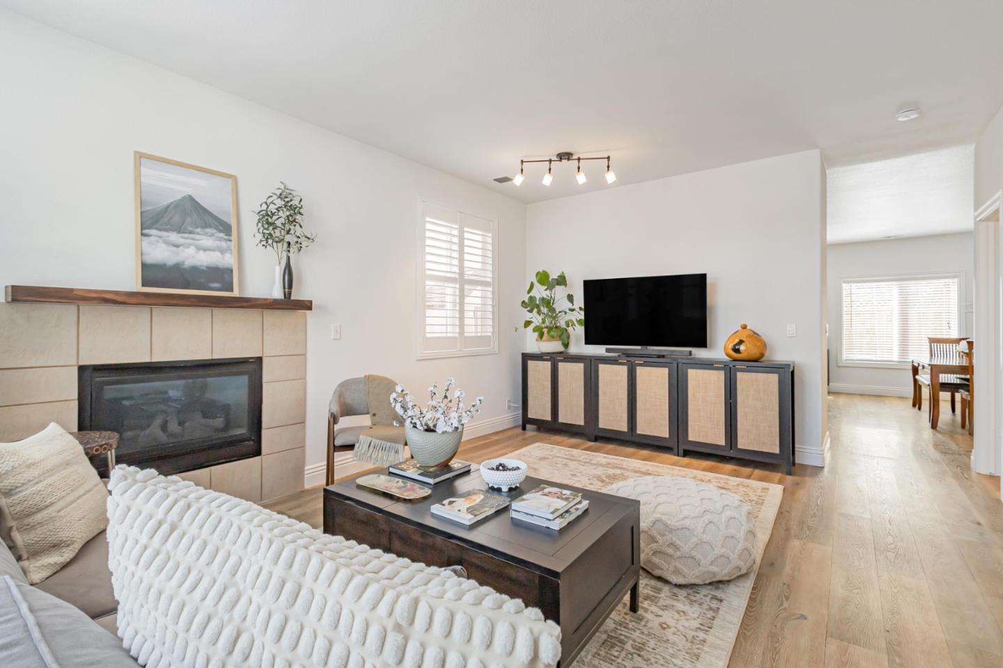 Detail Gallery Image 7 of 34 For 425 Knollcrest Ave, San Jose,  CA 95138 - 4 Beds | 2/1 Baths
