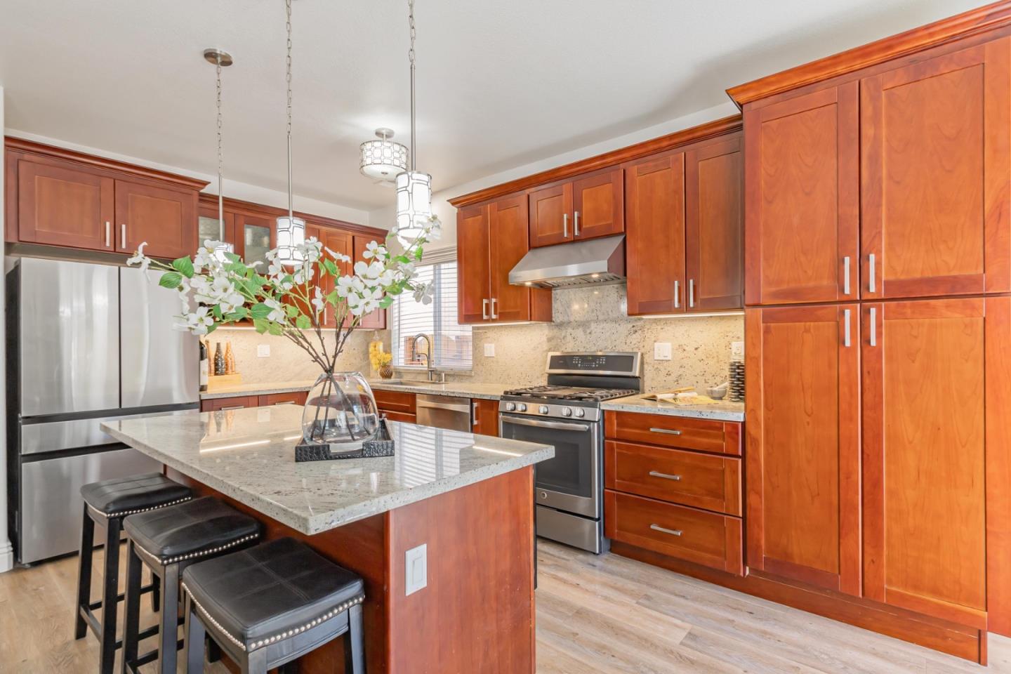 Detail Gallery Image 8 of 34 For 425 Knollcrest Ave, San Jose,  CA 95138 - 4 Beds | 2/1 Baths