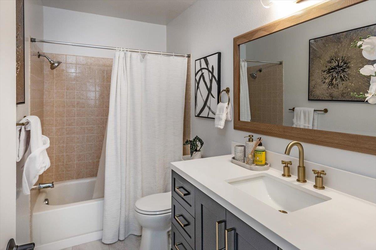 Detail Gallery Image 21 of 38 For 7445 Tulare Hill Dr, San Jose,  CA 95139 - 3 Beds | 2/1 Baths