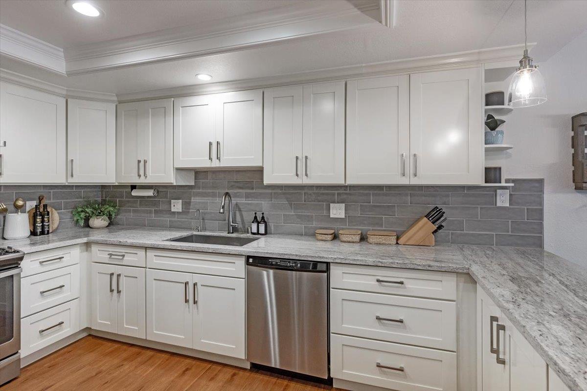 Detail Gallery Image 7 of 38 For 7445 Tulare Hill Dr, San Jose,  CA 95139 - 3 Beds | 2/1 Baths